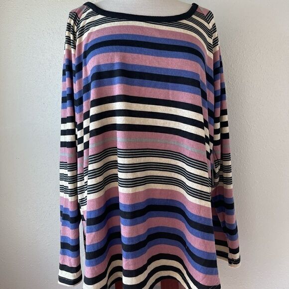 NWT Absolute Famous Women’s Tee Size 2X - Picture 1 of 7